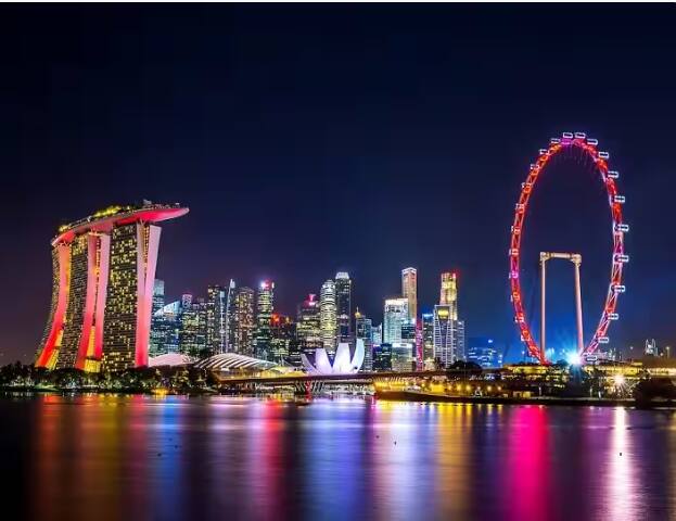 ਤੁਸੀਂ ਸਿੰਗਾਪੁਰ ਵੀਜ਼ਾ ਪ੍ਰਾਪਤ ਕਰਨ ਲਈ ਔਨਲਾਈਨ ਅਰਜ਼ੀ ਦੇ ਸਕਦੇ ਹੋ। ਤੁਸੀਂ ਇਹ ਵੀਜ਼ਾ 30 ਦਿਨਾਂ ਦੇ ਅੰਦਰ ਪ੍ਰਾਪਤ ਕਰ ਸਕਦੇ ਹੋ। ਇਸਦੇ ਲਈ ਤੁਹਾਨੂੰ ਸਿਰਫ 2,000 ਰੁਪਏ ਯਾਨੀ ਲਗਭਗ 30 ਡਾਲਰ ਖਰਚ ਕਰਨੇ ਪੈਣਗੇ।