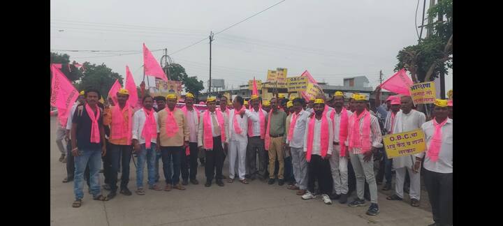 महाराष्ट्रात पहिल्यांदाच भारत राष्ट्र समिती पक्ष ओबीसी आरक्षणाच्या मुद्द्यावर समुद्रपूर येथे रस्त्यावर उतरली आहे.