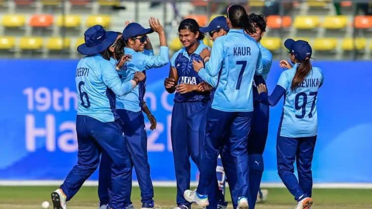 Asian Games 2023 Indian women team wins gold victory xx runs against Sri Lanka cricket final know details Women Cricket Team Wins Gold: বল হাতে দুরন্ত পারফরম্যান্স সান্ধুর, শ্রীলঙ্কাকে হারিয়ে সোনা জিতল ভারত