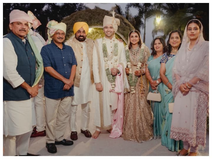 Parineeti Raghav Wedding AAP family arrived at Raghav-Parineeti's wedding, CM Kejriwal along with his wife were also present Parineeti Raghav Wedding: राघव-परिणीति की शादी में पहुंचा 'AAP परिवार', सीएम केजरीवाल सहित पत्नी भी रहीं मौजूद