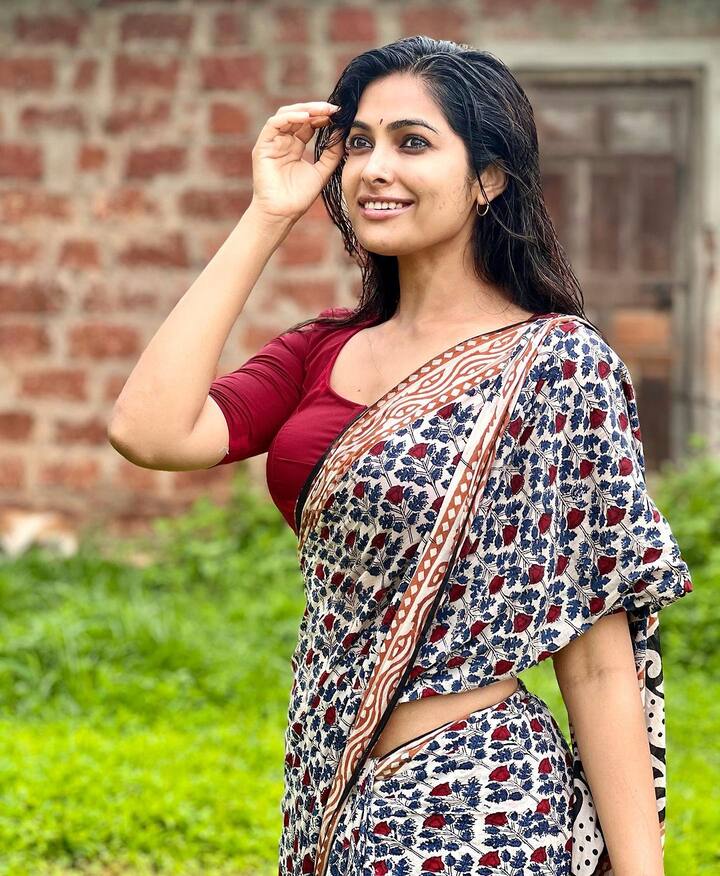 ఇందులో ఆమె చీరలో మెరిసిపోతూ కనిపించారు.