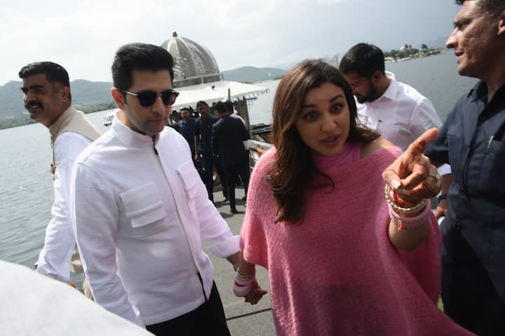 She wore Emerald and Uncut jewellery from Manish Malhotra jewellery collection.