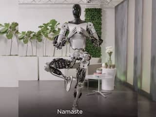 Elon Musk ने शेयर की टेस्ला ह्यूमनॉइड की योग करती हुए फोटो, रोबोट कर रहा नमस्ते  