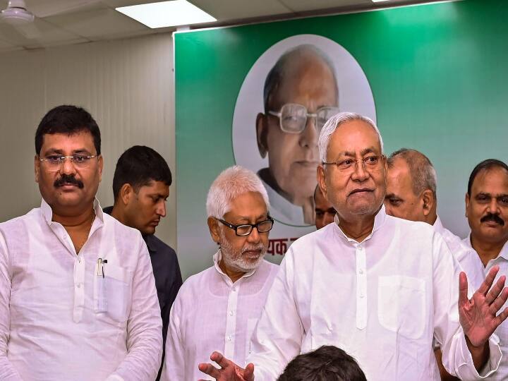 CM Nitish Kumar held a meeting with JDU leaders to defeat BJP in Lok Sabha Elections 2024 ann Lok Sabha Election 2024: चुनाव को लेकर एक्शन में नीतीश, JDU की बैठक में 'CM मंत्र' से BJP की हार का ख़ाका तैयार