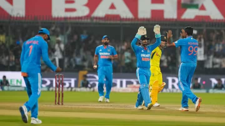 তবে তিনি যে লাল বলের পাশাপাশি সাদা বলের ক্রিকেটেও উইকেটে নিতে সমান দক্ষ, তা ইনদওরে সিরিজের দ্বিতীয় ওয়ান ডে ম্যাচেই প্রমাণিত হয়ে গেল।