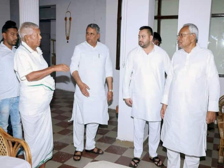 CM Nitish Kumar met Lalu Prasad Yadav at Rabri residence regarding Lok Sabha elections 2024 India alliance Bihar CM Nitish Kumar: बार-बार राबड़ी आवास जा रहे नीतीश कुमार, 'भागम भाग' के पीछे कहीं वजह ये तो नहीं?