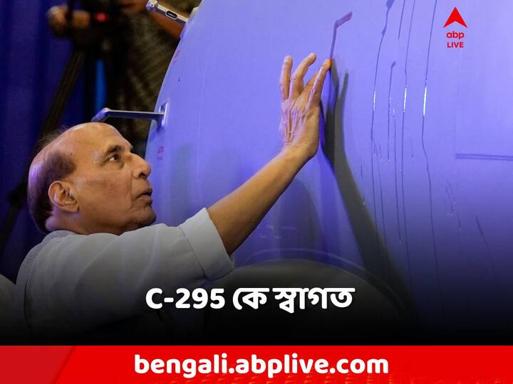 IAF: ২০ সেপ্টেম্বর C-295 পরিবহনকারী বিমান এসে পৌঁছয় গুজরাতের ভাদোদরায়।