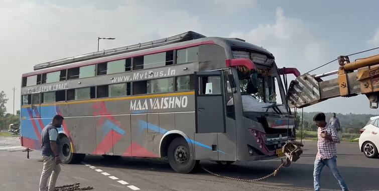 Arvalli District News: private bus sink into the khai near shamlaji mandir, 16 passenger injured Bus Accident: શામળાજી રૉડ પર બસ પલટી ખાઇ જતાં 16 મુસાફરો ઘાયલ, બે ક્રેનની મદદથી હટાવાઇ બસ