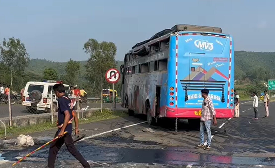 Bus Accident: શામળાજી રૉડ પર બસ પલટી ખાઇ જતાં 16 મુસાફરો ઘાયલ, બે ક્રેનની મદદથી હટાવાઇ બસ