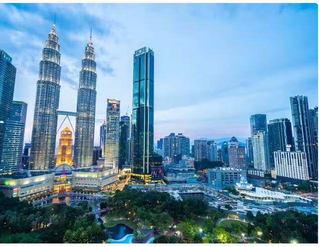 Visa Free Entry for Indians: ਅਸੀਂ ਤੁਹਾਨੂੰ ਉਨ੍ਹਾਂ ਦੇਸ਼ਾਂ ਬਾਰੇ ਦੱਸ ਰਹੇ ਹਾਂ ਜਿੱਥੇ ਭਾਰਤੀ ਪਾਸਪੋਰਟ ਧਾਰਕਾਂ ਨੂੰ ਵੀਜ਼ਾ ਫ੍ਰੀ ਐਂਟਰੀ ਮਿਲਦੀ ਹੈ। ਇਸ ਵਿੱਚ ਯੂਰਪ ਦਾ ਇੱਕ ਬਹੁਤ ਹੀ ਖੂਬਸੂਰਤ ਦੇਸ਼ ਵੀ ਸ਼ਾਮਲ ਹੈ। ਇਸ ਬਾਰੇ ਜਾਣੋ।