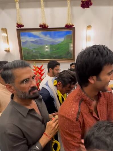 महाराष्ट्र CM के घर गणेश वंदना के लिए पहुंचे सितारे, Salman-Shah Rukh से लेकर  Shehnaaz Gill और रुपाली गांगुली तक ने लगाई हाजिरी