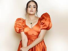 ఆరెంజ్ గౌనులో అదరగొడుతున్న శ్రీముఖి