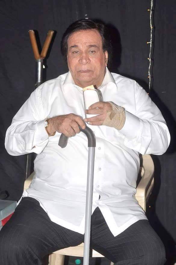 कादर खान ने बताया कि इसके बाद मैंने उनके साथ कई फिल्मों पर काम बीच में ही छोड़ दिया. मैं खुदा गवाह से निकल गया. गंगा जमुना सरस्वती आधी लिखी तो वहीं पर छोड़ दी. मैंने कई फिल्में लिखी थी और बीच में ही रोक दी.