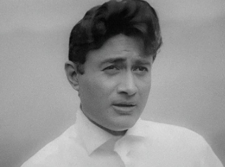 देव आनंद का 88 साल की उम्र में 3 दिसंबर 2011 को दिल का दौरा पड़ने से निधन हो गया था.