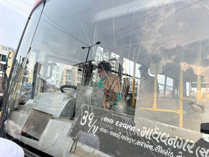 અમદાવાદ શહેરના માર્ગો પર લાખો મુસાફરોને લઇને દોડતી જાહેર પરિવહનની બસો દ્વારા અકસ્માતોના બનાવોની તાજેતરમાં ચોંકાવનારી વિગતો સામે આવી હતી.