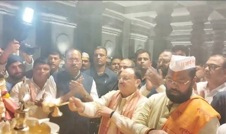 त्यामुळे नड्डा यांना आरती अर्धवट सोडून बाहेर पडावे लागले.