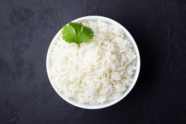 No rice diet plan : काही लोकांना भात खाण्याची फार आवड असते. काहीचं तर जेवणच भाताशिवाय अपूर्ण असतं. पण, भातासोबत काही आरोग्याच्या काही समस्याही उद्भवू शकतात.