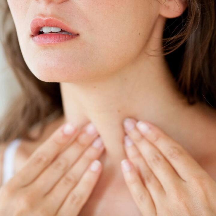 ਆਯੁਰਵੈਦ ਵਿੱਚ ਅਜਿਹੀਆਂ ਕਈ ਜੜੀਆਂ ਬੂਟੀਆਂ ਹਨ ਜਿਨ੍ਹਾਂ ਦੀ ਮਦਦ ਨਾਲ ਥਾਇਰਾਇਡ ਵਰਗੀ ਸਮੱਸਿਆ ਦਾ ਹੱਲ ਕਰ ਸਕਦਾ ਹਾਂ।