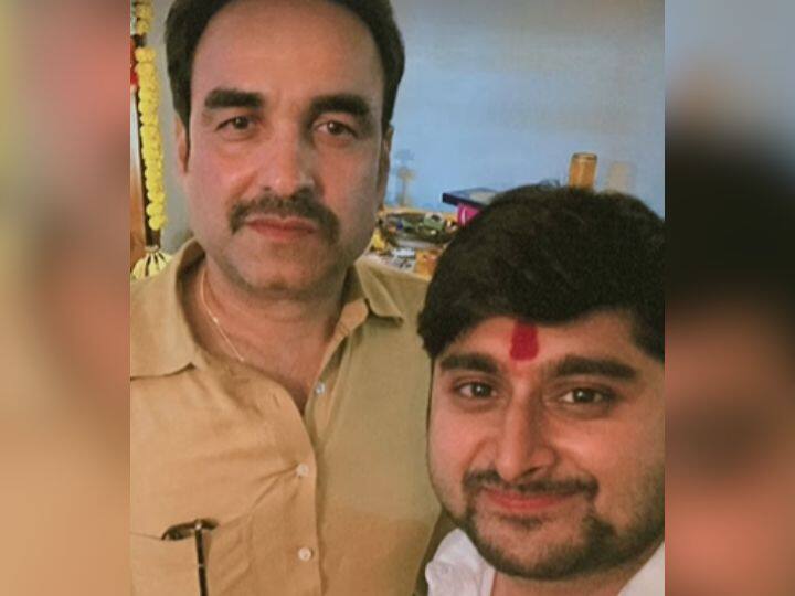Bigg Boss fame Deepak Thakur reached Pankaj Tripathi house Know where the singer is busy these days पंकज त्रिपाठी के घर पहुंचे बिग बॉस फेम Deepak Thakur? जानिए इन दिनों कहां बिजी हैं सिंगर