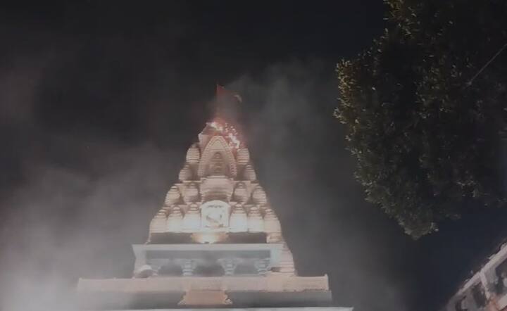 पाऊस सुरू झाल्यामुळे आग काही मिनिटांत विझली.