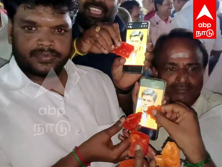 ADMK Breaks Alliance Tindivanam AIADMK gives Alva to bjp state president Annamalai ADMK Breaks Alliance: கூட்டணி முறிவு: அண்ணாமலை படத்திற்கு அல்வா ஊட்டிய திண்டிவனம் அதிமுகவினர்...