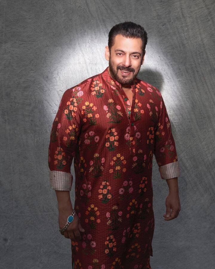 बता दें कि सलमान खान आज हिंदी सिनेमा का एक बड़ा नाम है. जो अपनी फिल्म के लिए 60 करोड़ रुपए तक की फीस चार्ज करते हैं. इसके अलावा वो बिग बॉस से भी मोटी कमाई करते हैं.