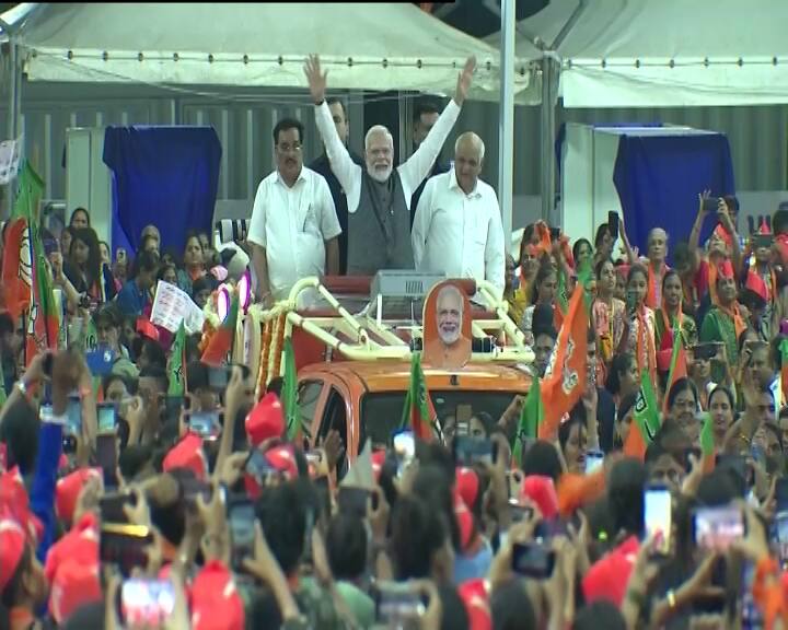 PM Modi arrives for two day gujarat vist grand welcome at Ahmedabad PM Modi Gujarat Visit: નારી શક્તિ વંદન અધિનિયમ બહેનોનું સપનું પુરુ કરવાની ગેરંટીઃ અમદાવાદમાં પીએમ મોદીનું સંબોધન