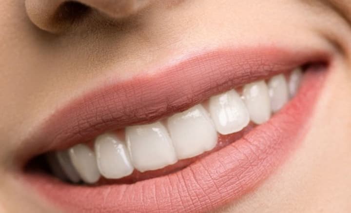 Teeth Health: নিজে সচেতন না হলে, কারও পক্ষে সামাল দেওয়া সম্ভব নয়। দাঁত ভাল রাখতে তাই ত্যাগ করুন এই বদভ্যাসগুলি।