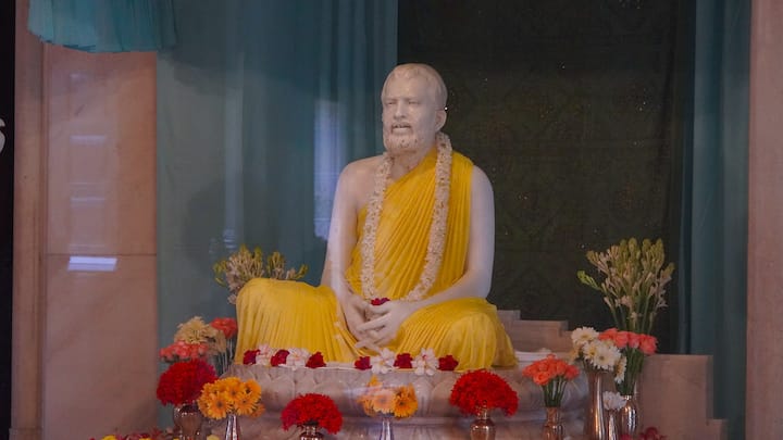 এ বছরও তার অন্যথা হয়নি। গত ৭ সেপ্টেম্বর শ্রীকৃষ্ণ জন্মাষ্টমীতে কাঠামো পুজো হয়ে গিয়েছে বেলুড়ে।   