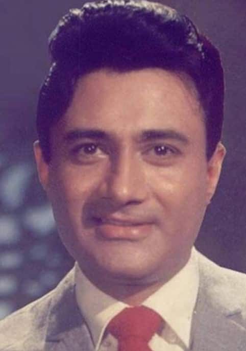 वहीं देव आनंद के काले कोट पहनने पर लड़कियों की दिवानगी को देखते हुए कोर्ट को इस मामले में पड़ना दखल देना पड़ा था.