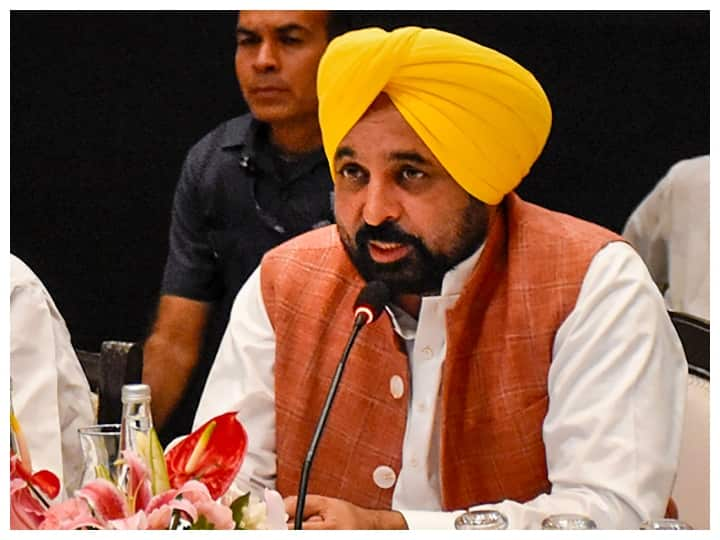 Northern Regional Council Meeting CM Bhagwant Mann becomes strict on the issue of fake travel agents, issue raised in North Zone Council meeting Northern Regional Council Meeting: फर्जी ट्रेवल एजेंट के मामले पर सख्त हुए सीएम भगवंत मान, नॉर्थ जोन काउंसिल मीटिंग में उठाया मुद्दा