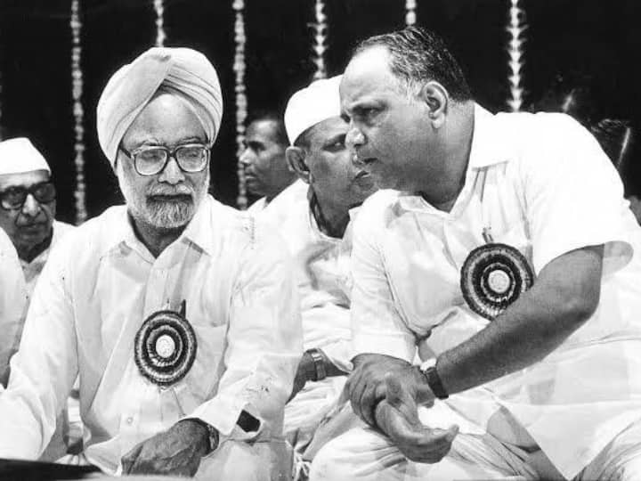 Manmohan Singh Birthday NCP Chief Sharad Pawar Wishes Share old image and notes on Social Media Manmohan Singh Birthday: शरद पवार ने पूर्व पीएम मनमोहन सिंह को जन्मदिन पर अपने अंदाज में दी शुभकामनाएं, शेयर की ये खास तस्वीर