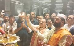 Pune News :  पुण्यात साने गुरुजी तरुण मंडळाच्या मांडवाला आग; जे पी नड्डांना आरती थांबवावी लागली...