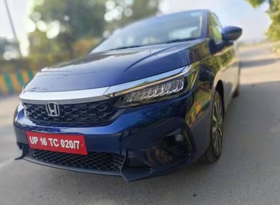 ਦੂਜੇ ਨੰਬਰ 'ਤੇ ਹੌਂਡਾ ਦੀ ਸੇਡਾਨ ਕਾਰ ਹੌਂਡਾ ਸਿਟੀ ਹੈ, ਜਿਸ ਦੇ V ਵੇਰੀਐਂਟ 'ਚ ADAS ਫੀਚਰ ਹੈ। ਤੁਸੀਂ ਇਸ ਨੂੰ ਐਕਸ-ਸ਼ੋਰੂਮ 12.51 ਲੱਖ ਰੁਪਏ ਦੀ ਕੀਮਤ 'ਤੇ ਖਰੀਦ ਸਕਦੇ ਹੋ। ਇਸ 'ਚ ਤੁਹਾਨੂੰ ADAS ਫੀਚਰਸ ਦੇ ਰੂਪ 'ਚ ਅਡੈਪਟਿਵ ਕਰੂਜ਼ ਕੰਟਰੋਲ, ਲੇਨ ਕੀਪ ਅਸਿਸਟ, ਕੋਲੀਜ਼ਨ ਮਿਟੀਗੇਸ਼ਨ ਬ੍ਰੇਕਿੰਗ ਸਿਸਟਮ ਵਰਗੇ ਫੀਚਰਸ ਮਿਲਦੇ ਹਨ।