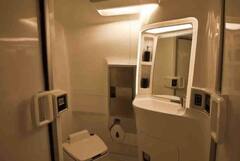 Salman Khan Vanity Van Pics: सलमान खान की वैनिटी के आगे फीके हैं फाइव स्टार होटल, देखिए मेकअप रूम से बाथरूम तक की तस्वीरें