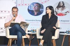 Sonam Kapoor Pics: ब्लैक पेंट सूट में दिखा सोनम कपूर का बॉस लेडी लुक, एक्ट्रेस की क्यूट स्माइल पर आप भी हार बैठेंगे दिल