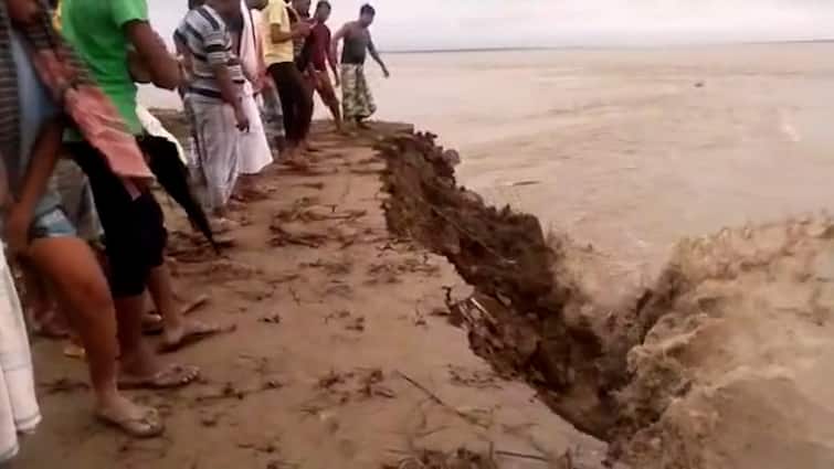Erosion At Villages Adjacent To Ganga River Begins In Manikchak Of Malda Ganga Erosion:পুজোর মুখে ভাঙনের কবলে মানিকচকের ঈশ্বরটৌলা গ্রাম , চাষের জমি থেকে গাছপালা তলিয়ে যাচ্ছে নদীগর্ভে