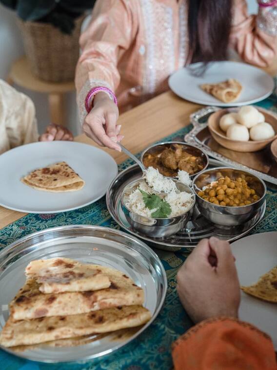 डिनर में रोटी खाएं या चावल?