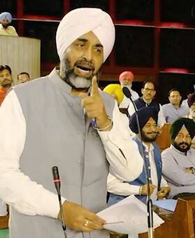 ਵਿਦੇਸ਼ ਭੱਜਣ ਦੀ ਤਿਆਰੀ 'ਚ ਮਨਪ੍ਰੀਤ ਬਾਦਲ! ਲੁੱਕ ਆਉਟ ਨੋਟਿਸ ਜਾਰੀ