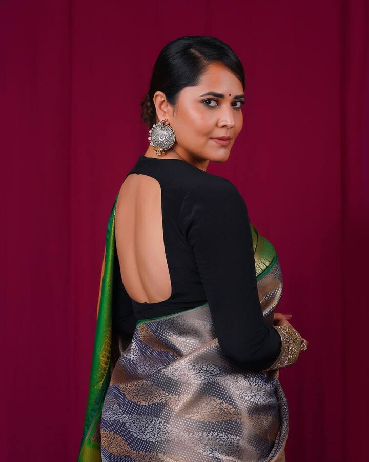 రీసెంట్ గా ఆమె ‘విమానం‘ సినిమాలో కనిపించింది. Photo Credit: Anasuya Bharadwaj/Instagram
