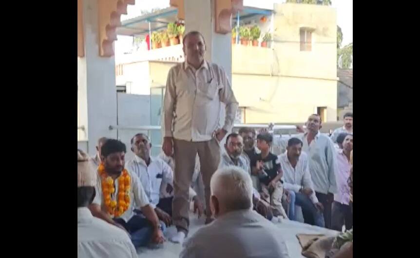 Dwarka News: Bahadursinh Vadher climbs on Khambhaliya Panchayat Pramukh pad for 95 lakh rupees, video viral News: ખંભાળિયા તા.પં.ના પ્રમુખ પદ માટે 95 લાખ રૂપિયા ખર્ચાયાના દાવાથી ખળભળાટ, ભાજપ નેતાનો વીડિયો વાયરલ