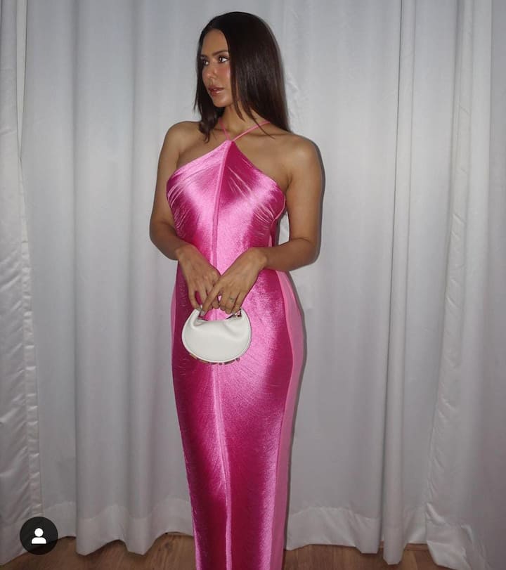 ਹਾਲ ਹੀ 'ਚ ਸੋਨਮ ਬਾਜਵਾ ਨੇ ਆਪਣੀਆਂ ਨਵੀਆਂ ਤਸਵੀਰਾਂ ਸੋਸ਼ਲ ਮੀਡੀਆ 'ਤੇ ਸ਼ੇਅਰ ਕੀਤੀਆਂ। ਇਨ੍ਹਾਂ ਤਸਵੀਰਾਂ 'ਚ ਸੋਨਮ ਪਿੰਕ ਰੰਗ ਦੀ ਡਰੈੱਸ 'ਚ ਨਜ਼ਰ ਆ ਰਹੀ ਹੈ।