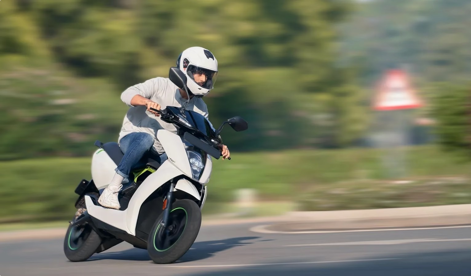 Best 5 Electric Scooters: ये हैं देश के 5 सबसे शानदार इलेक्ट्रिक स्कूटर, देखिए पूरी लिस्ट 