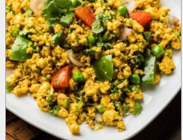 পেঁয়াজে আপত্তি না থাকলে কুচি কুচি করে কাটা পনিরের সঙ্গে পেঁয়াজের টুকরো, টমেটো এবং মশলা দিয়ে একটা 'পনির ভুর্জি' বানানো যেতে পারে। নিরামিশাষীদের জন্য এটিও দারুণ ব্রেকফাস্ট বিকল্প।