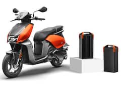 ఎలక్ట్రిక్ స్కూటర్ల ఛార్జింగ్ టెన్షన్‌కు హీరో చెక్ - రిమూవబుల్ బ్యాటరీలు కూడా!