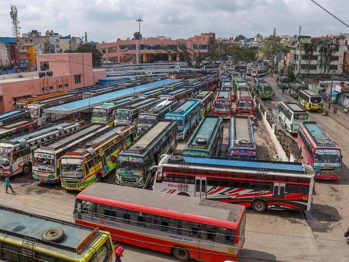 A number of buses were seen standing parked at the Kalasipalya bus stand as the vehicular movement in the city was affected by the bandh called by farmers and Kannada organisations. (Image Source: PTI)