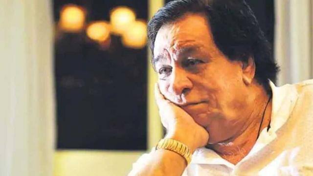 एक इंटरव्यू में इस किस्से का जिक्र करते हुए कादर खान ने खुद बताया था कि मैं अमिताभ को अमित कहकर बुलाता था. तभी एक साउथ से आए प्रोड्यूसर मुझसे मिलने आए और कहा कि क्या आप सर जी को मिला ? मैंने उनके पूछा कि कौन सर जी. तो प्रोड्यूसर ने कहा कि अरे वो लंबे से आदमी. मैंने कहा कि वो अमित है सर जी क्यों. हालांकि सब वहां अमित को सर जी ही कहते थे.