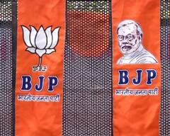 Ahmedabad: ભાજપે ખેસની નવી ડિઝાઈન કરી જાહેર, સી.આર.પાટીલે પીએમ મોદીને પહેરાવ્યો નવો ખેસ, જાણો શું છે વિશેષતા