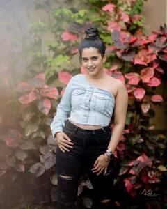 Sravanthi Chokarapu: డెనిమ్ షర్టులో స్రవంతి చొక్కారపు, బిగ్‌బాస్‌కి వెళ్లొచ్చాక అమ్మడిలో ఎంత మార్పో