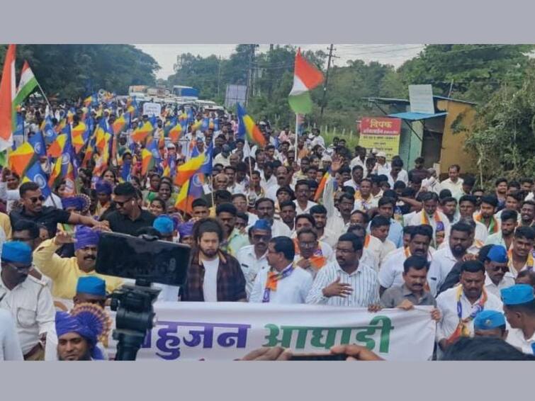 March in Sangli against contract recruitment by VBA march was led by Sujat Ambedkar even when he was suffering from dengue Sangli News : 'वंचित'कडून कंत्राटी भरतीविरोधात सांगलीत मोर्चा; डेंग्यू झाला असतानाही सुजात आंबेडकरांच्या नेतृत्वात धडकला मोर्चा 